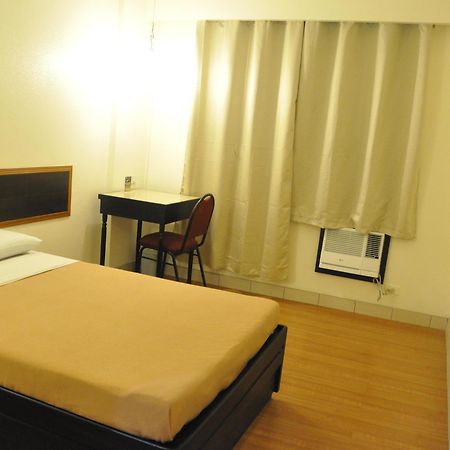 Iloilo Midtown Hotel Esterno foto