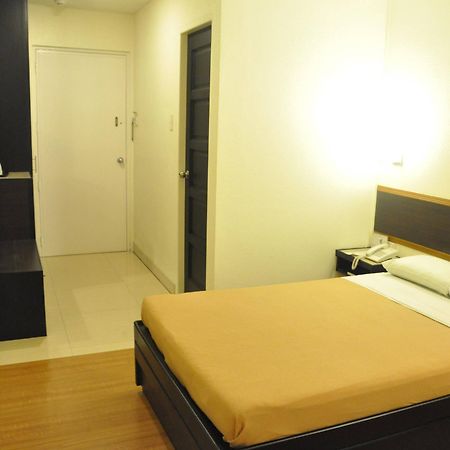 Iloilo Midtown Hotel Esterno foto