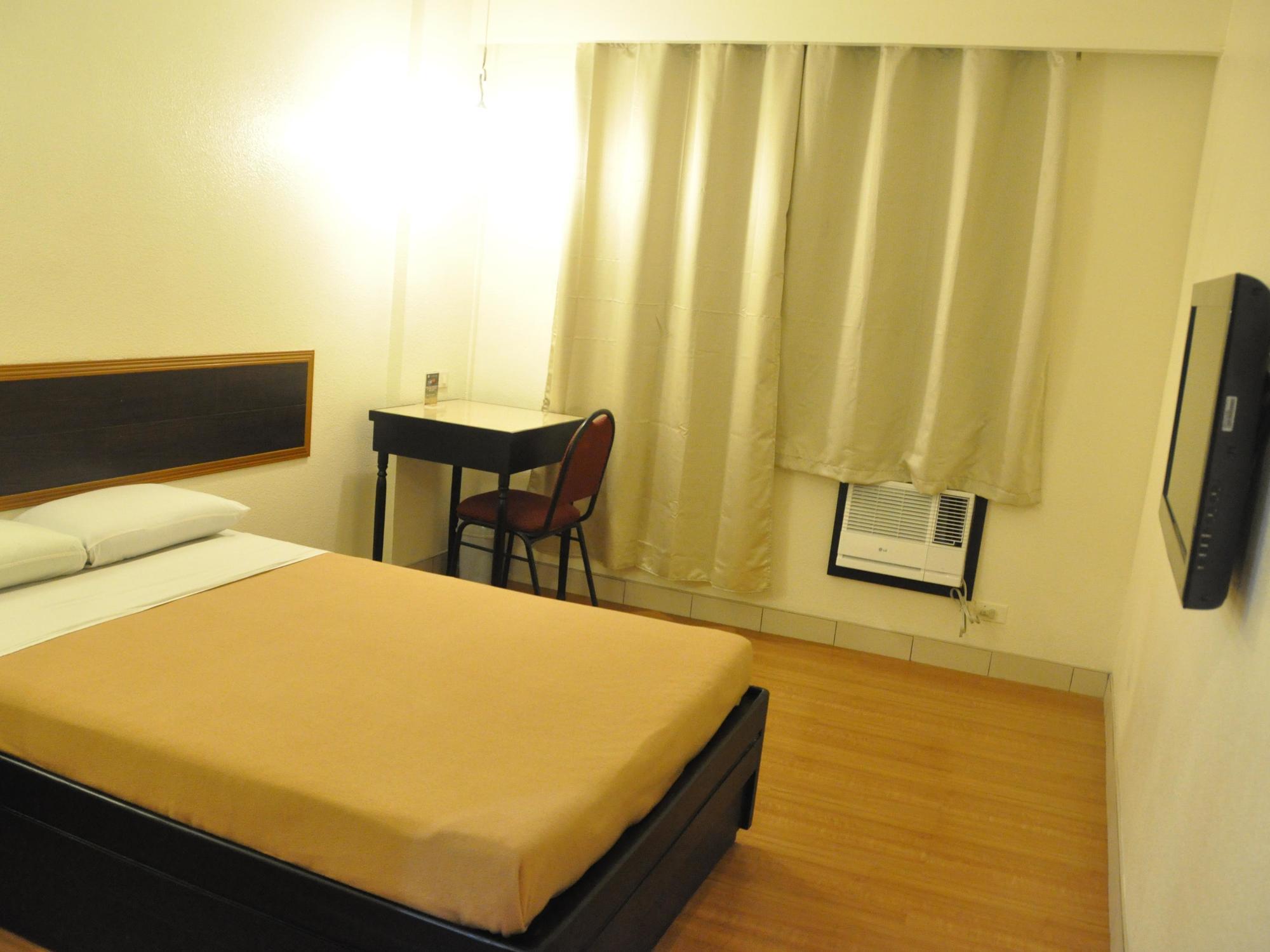 Iloilo Midtown Hotel Esterno foto