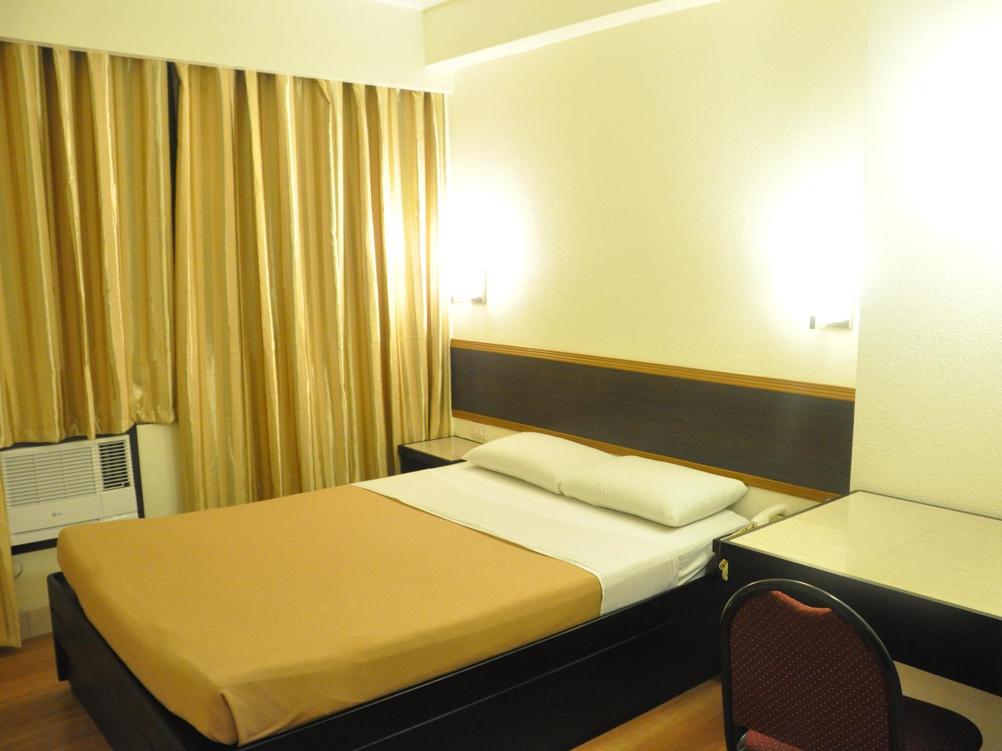 Iloilo Midtown Hotel Esterno foto