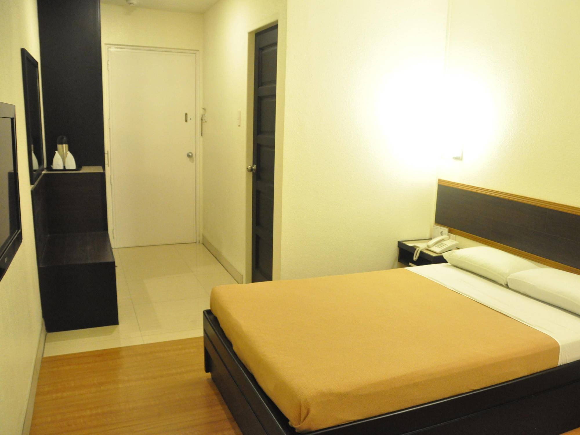 Iloilo Midtown Hotel Esterno foto