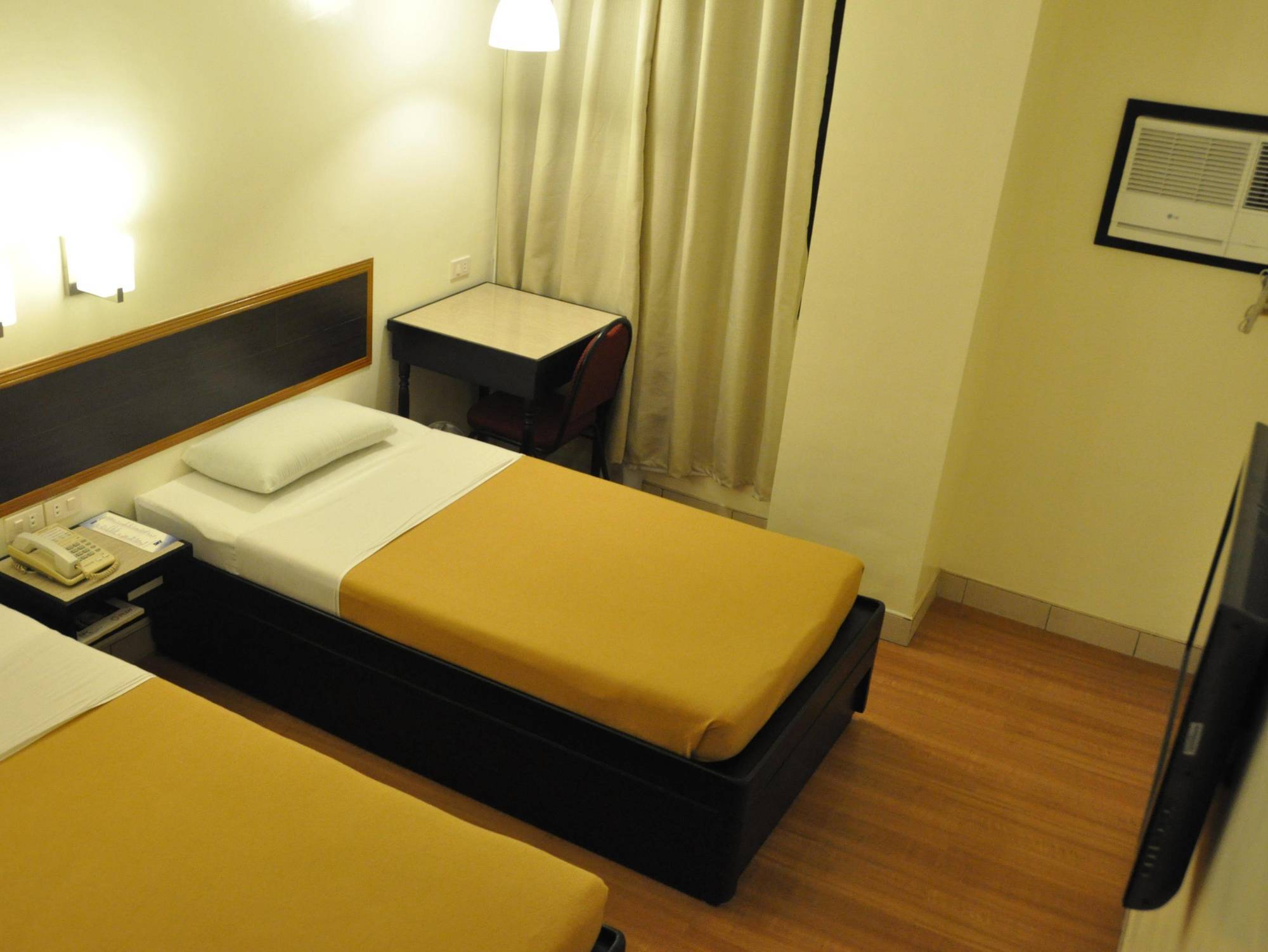 Iloilo Midtown Hotel Esterno foto